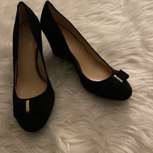 Jessica Simpson black Wedge Pump